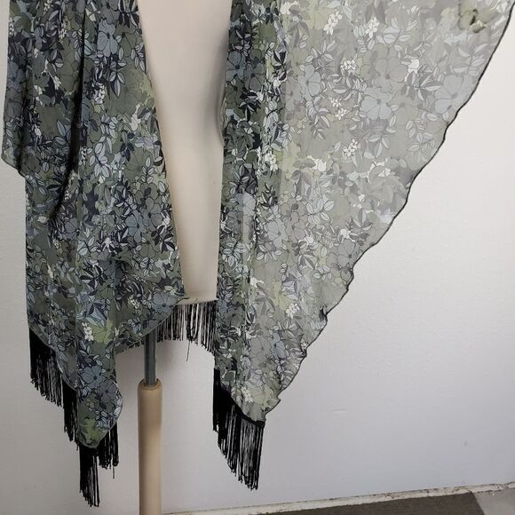 Lularoe monroe grays and green floral black fringe - Picture 6 of 6